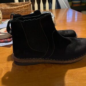 Born black suede pull on ankle booties, size 8